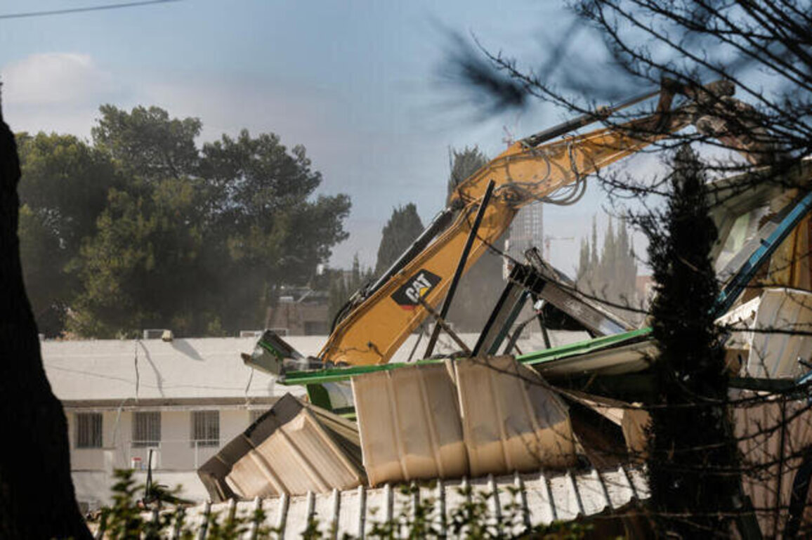 Israel bulldozes UNRWA's East Jerusalem headquarters