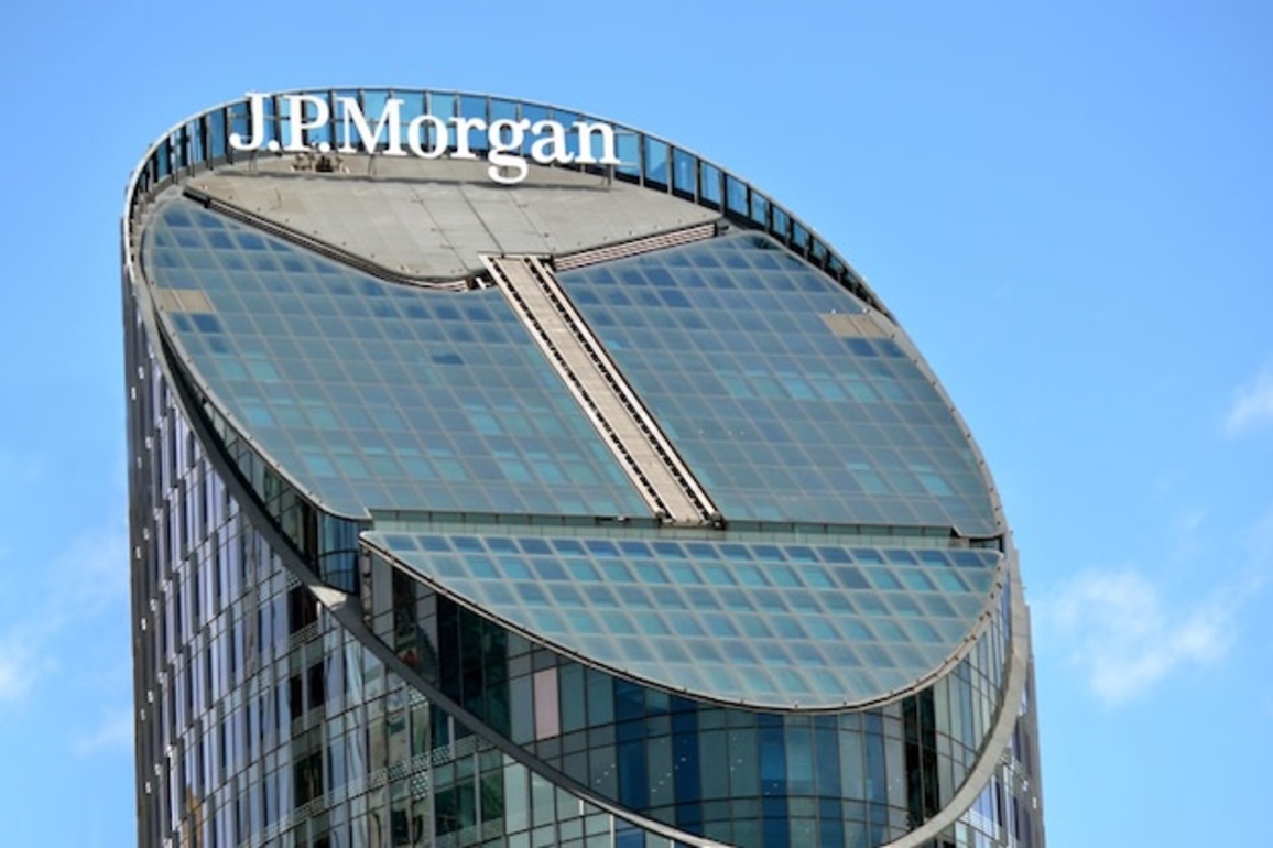 WSJ: Banks could face fines for cutting ties over politics