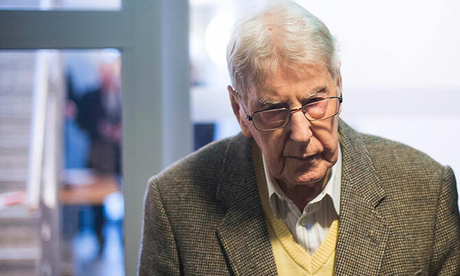 94-year-old Auschwitz guard stands trial in Germany 94-year-old Auschwitz guard stands trial in Germany
