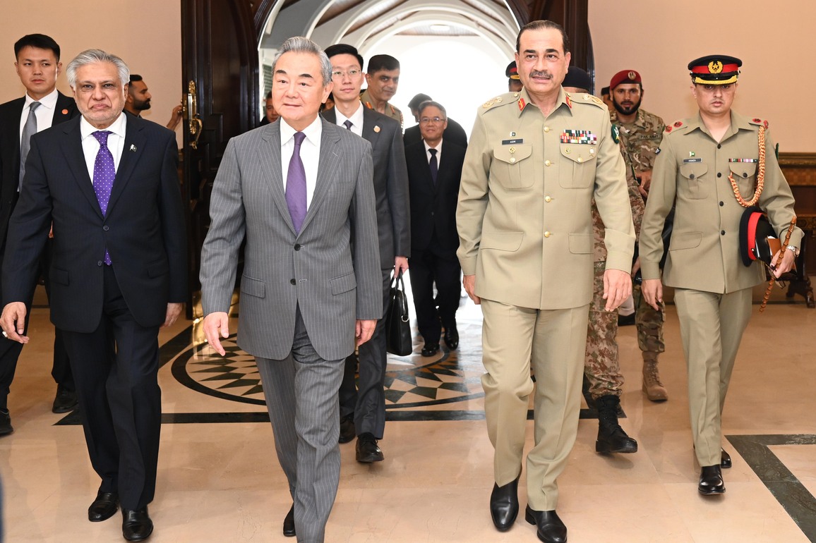 PAKISTAN-ISLAMABAD-CHIEF OF ARMY STAFF-CHINA-WANG YI-MEETING