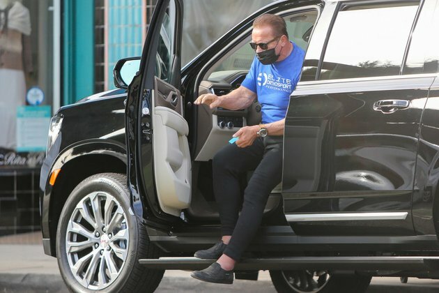 Arnold Schwarzenegger involved in car crash