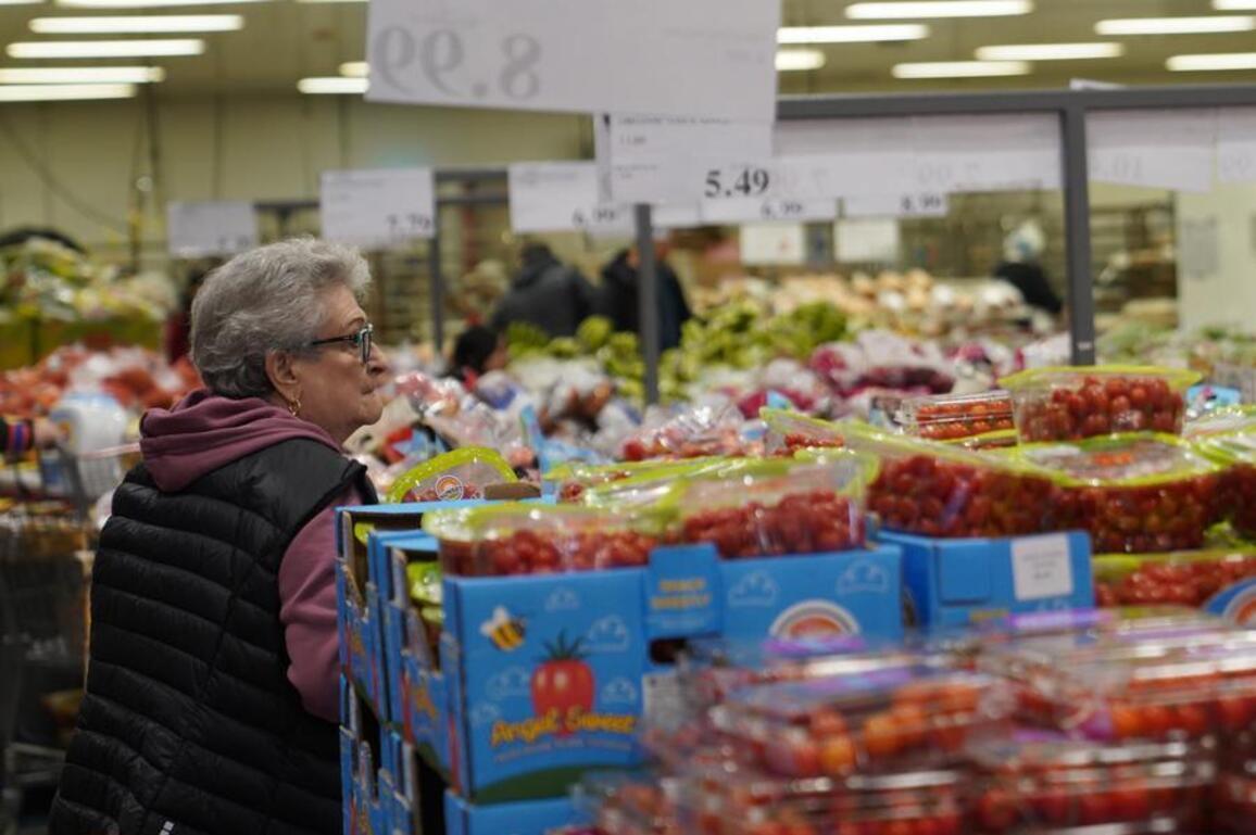 U.S. consumer sentiment falls to new low in May