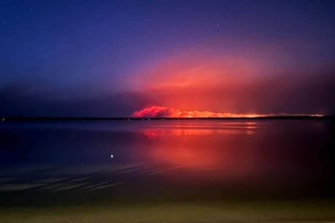 South Whiteshell Provincial Park cottagers flee as fire spreads from Ontario border
