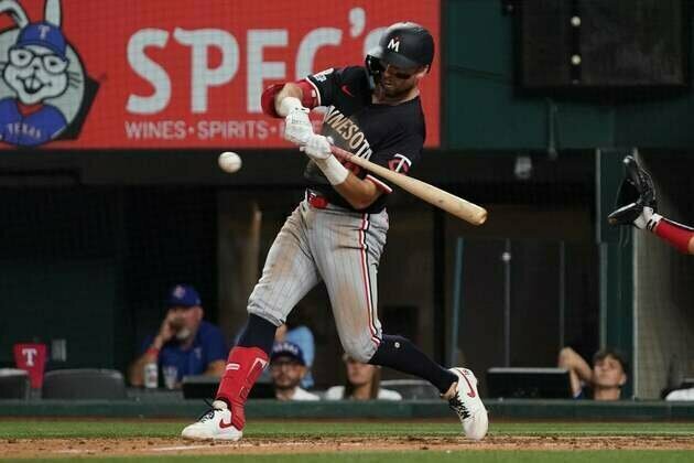 Twins eliminate Rangers from playoff picture with 4-1 win