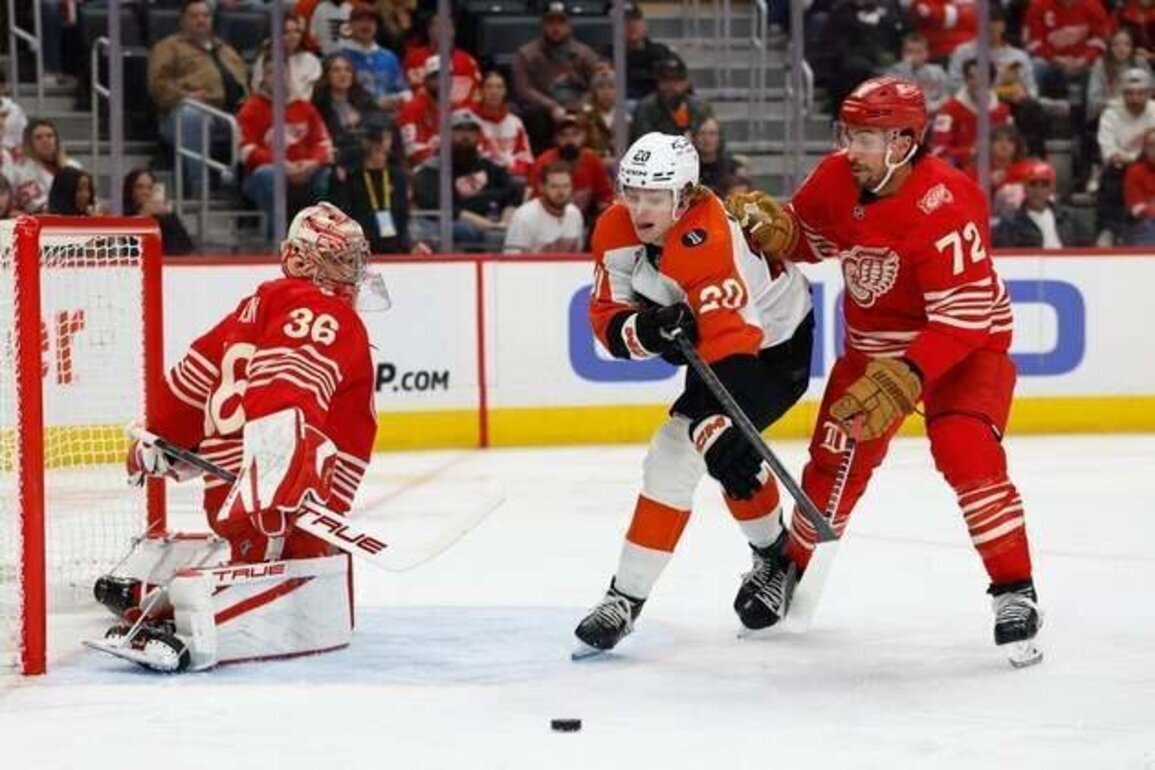 Flyers gain ground on Red Wings as Owen Tippett gets hat trick