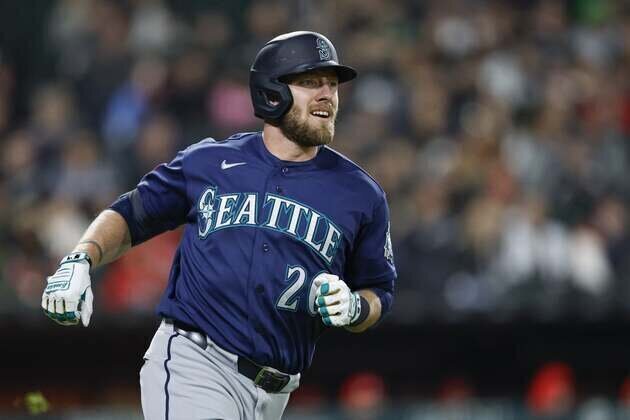 Luke Raley's career night powers Mariners past White Sox