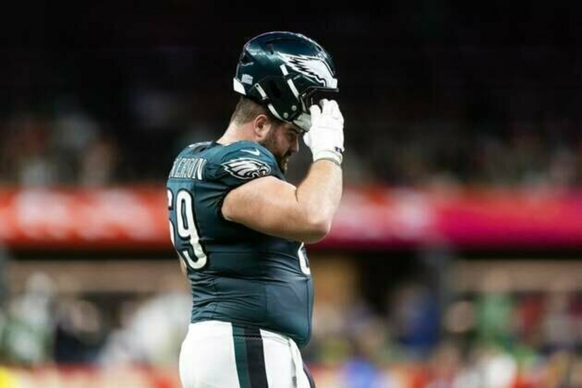 Eagles Pro Bowl G Landon Dickerson (leg) carted off at practice