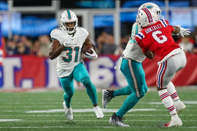 Dolphins hang on to send Pats to first 0-2 start since 2001