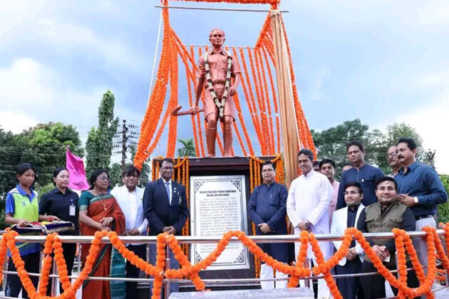 Tripura CM Manik Saha unveils Major Dhyan Chand statue on National Sports Day