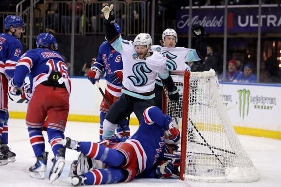 Kraken rally past Rangers to extend hot streak