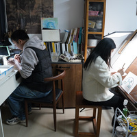 ChineseToday | Young couple chase dream of porcelain painting in China's "porcelain capital"
