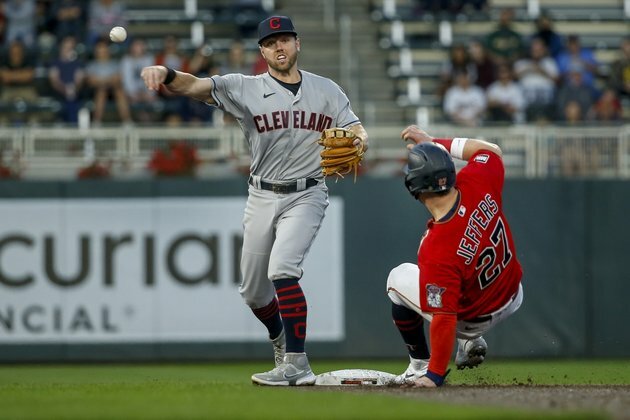 Twins salvage doubleheader split with Indians