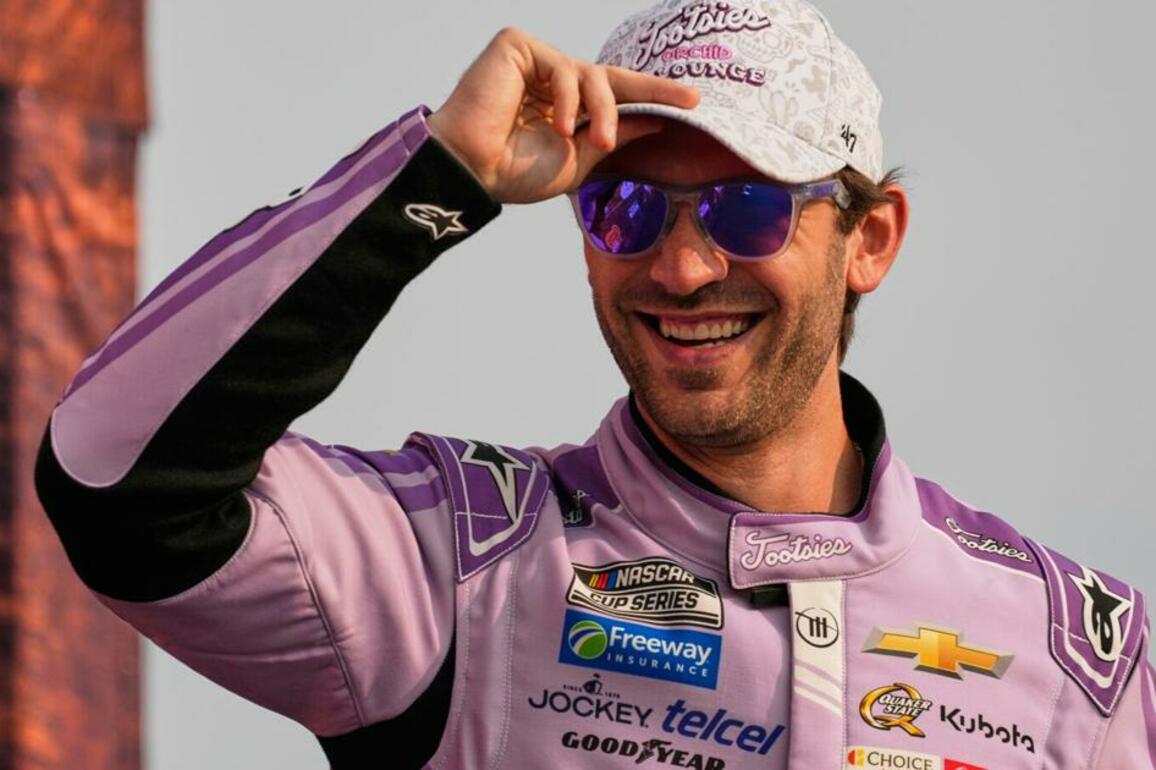 Daniel Suarez balances Mexico race with contract uncertainty