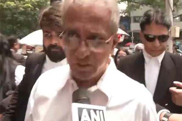 Satish Salian arrives at Bombay High Court for first hearing of daughter Disha's death case