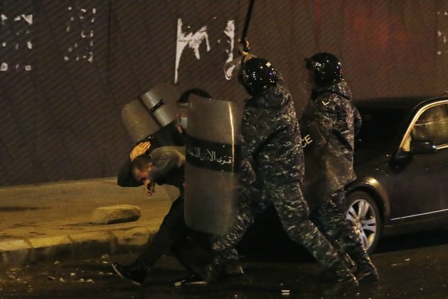 Lebanese Burn Ruling Parties&#039; Offices after Night of Clashes