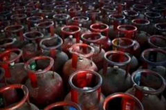 CNG in Pakistan soars to Rs 300 per Kg, dealers association cries foul over govt negligence