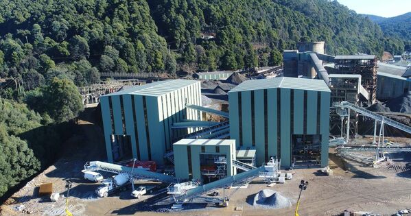 Raging bushfire sparks Tassie tin mine evacuation