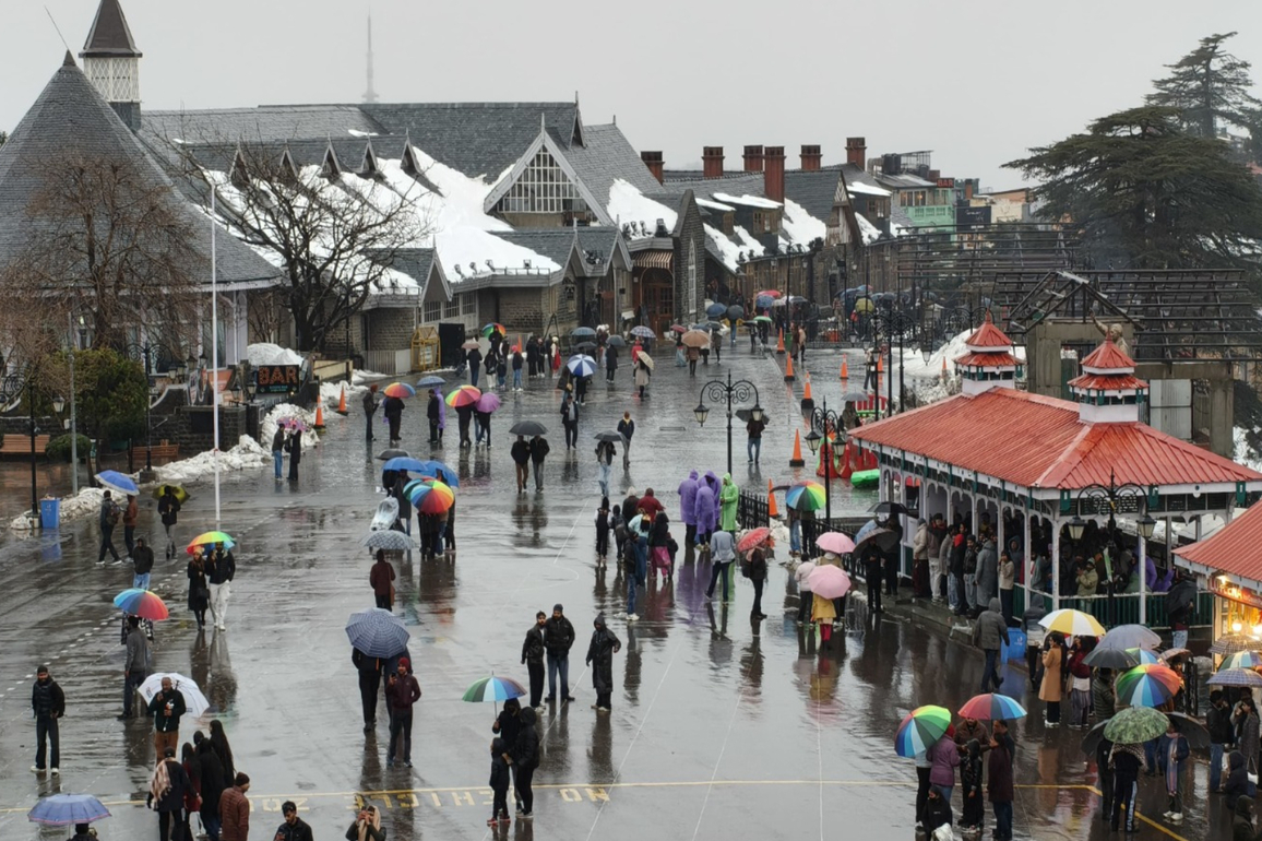 Rain lashes Shimla, tourists hope for fresh snowfall amid IMD warning: Govt issues alert as over 700 roads remain blocked