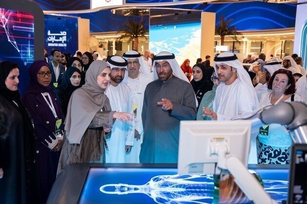 Minister of Health visits Emirates Health Services platform, reviews projects at WHX