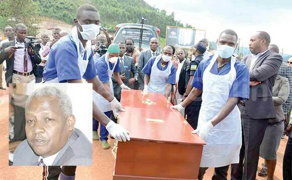Omulambo gwa munnansi wa Rwanda nga gumaze okubakwasibwa. Mu katono ye Minisita w'ensonga z'ebweru, Sam Kuteesa eyalabudde Rwanda okukomya okusosonkereza Uganda Omulambo gwa munnansi wa Rwanda nga gumaze okubakwasibwa. Mu katono ye Minisita w'ensonga z'ebweru, Sam Kuteesa eyalabudde Rwanda okukomya okusosonkereza Uganda