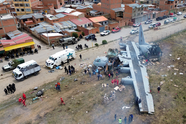 (SpotNews) BOLIVIA-EL ALTO-MILITARY PLANE-CRASH-AFTERMATH