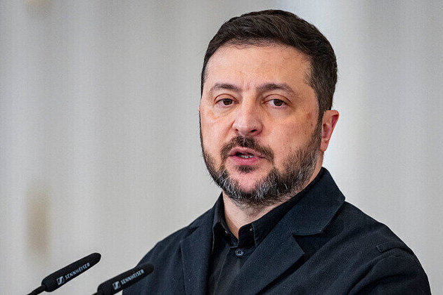 US tying Ukraine security guarantees to one key issue  Zelensky