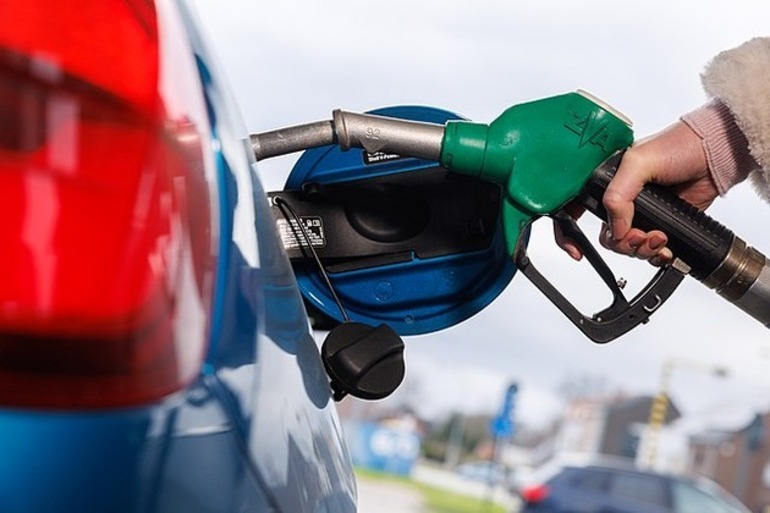 Trump summons oil executives as US gasoline prices stay high