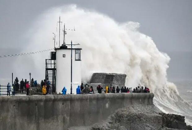 Storm Isha brings flight disruptions, red alerts to Ireland