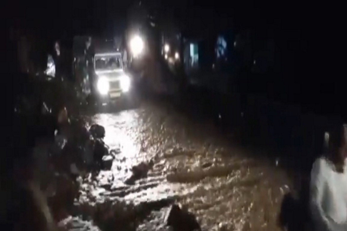 Uttarakhand: Traffic resumes on Naugaon-Vikasnagar road after heavy rain disruption