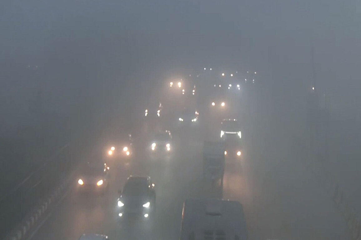 Thick fog engulfs Delhi-NCR as air quality turns 'very poor', AQI stands at 312