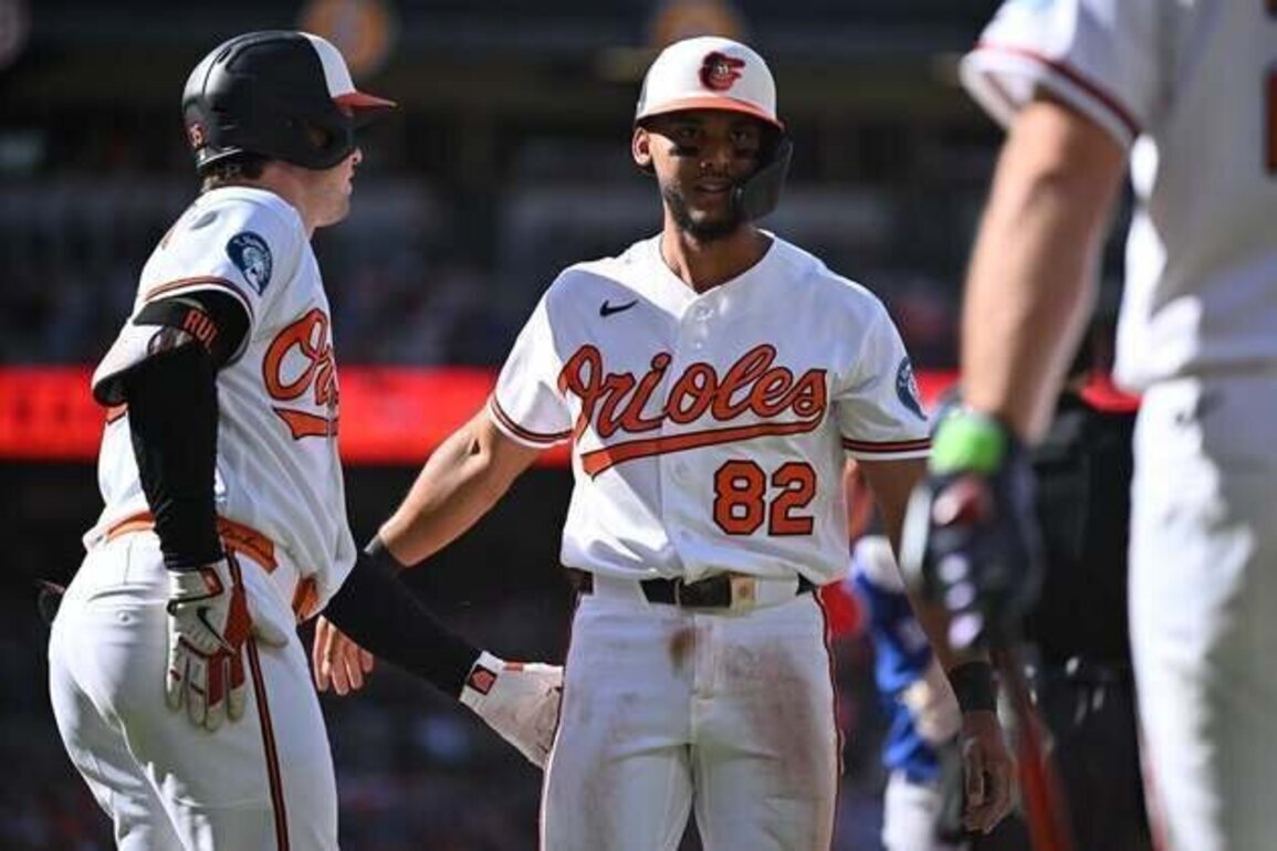 Orioles score five runs in ninth to stun Blue Jays