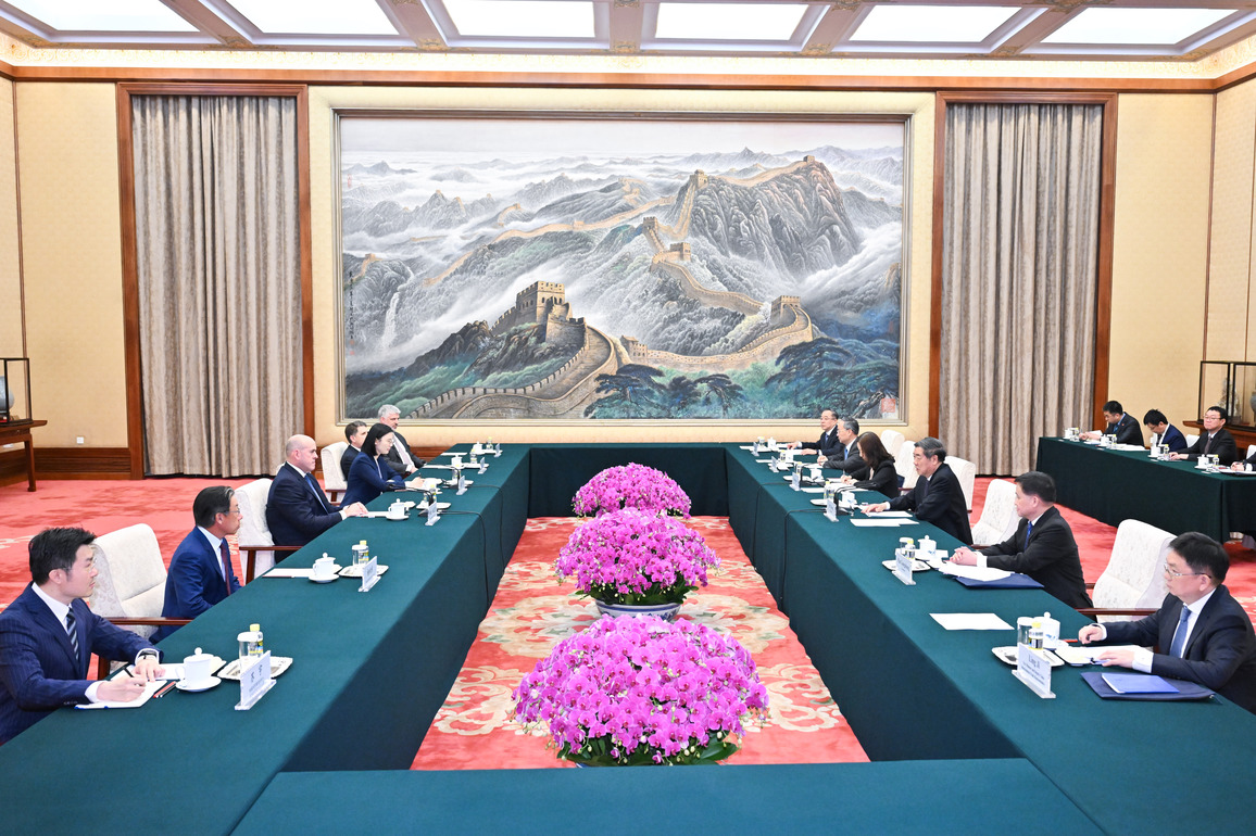 CHINA-BEIJING-HE LIFENG-CARLYLE GROUP-CEO-MEETING (CN)