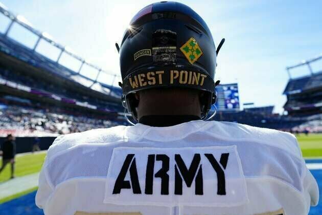 Army S Larry Pickett Jr. rescues man from burning car