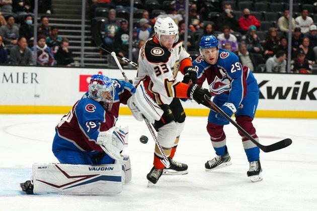 Avs complete season sweep of Ducks
