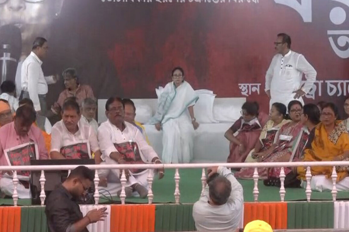 West Bengal CM Mamata Banerjee holds protest against SIR in Kolkata