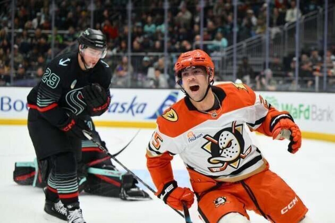 Ducks sign forward Ryan Poehling to 4-year deal