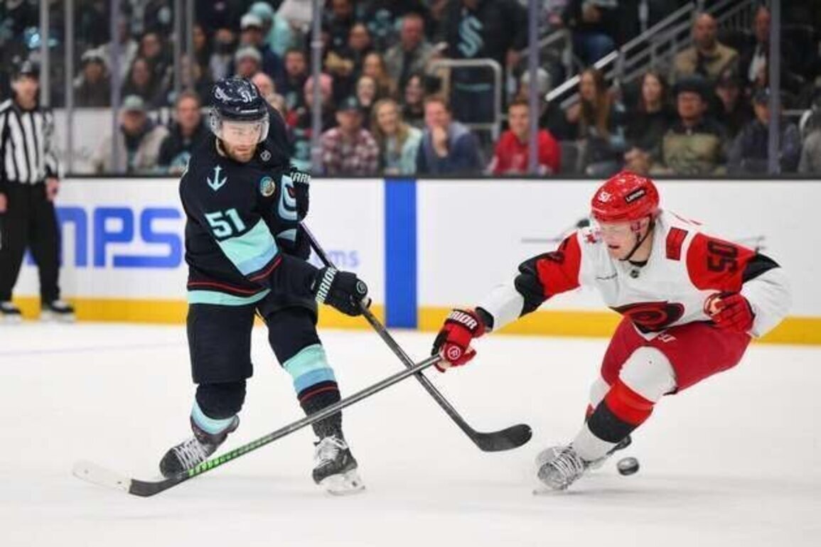 Joey Daccord, Kraken snap Hurricanes' 12-game point streak