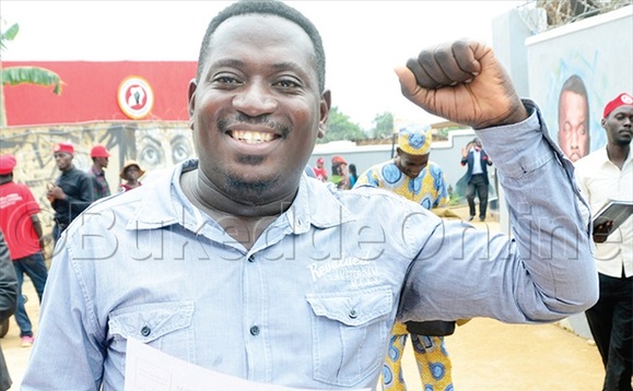 Adam Mulwana eyayimba Toka kwa Balabala. Adam Mulwana eyayimba Toka kwa Balabala.