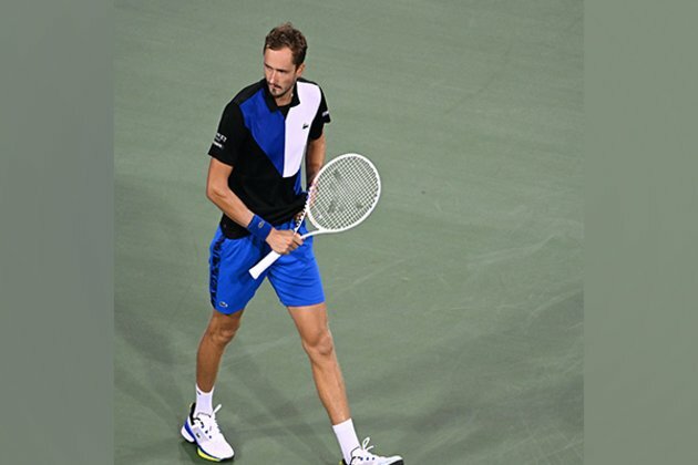 Medvedev downs Van de Zandschulp to reach R3 of Cincinnati Masters; Alcaraz defeats McDonald