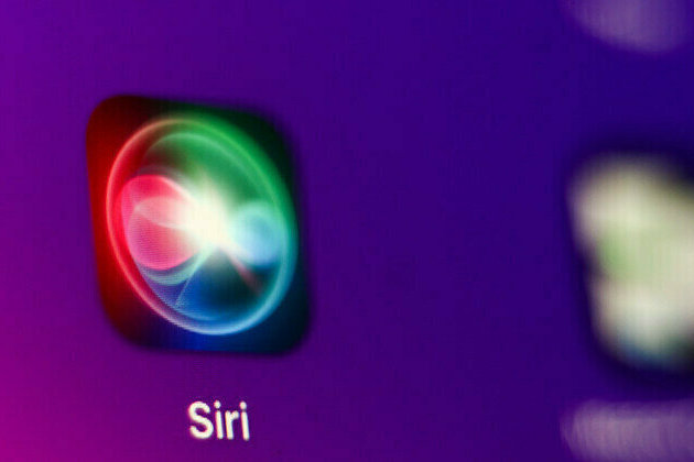 Apples Siri accused of eavesdropping on users  Politico