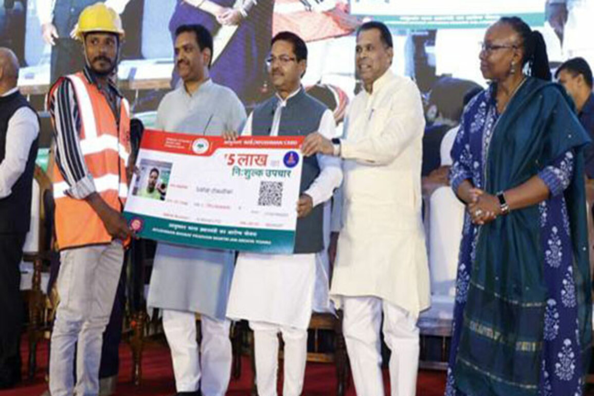 On 'NAMASTE Day', MoS BL Verma distributes PPE kits, Ayushman cards to sewer and septic tank workers (SSWs) and waste pickers