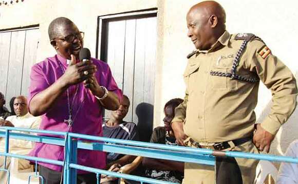 Omulabirizi Katumba Tamale ng’ayogera mu lukiiko ng’omuserikale Tulibagenyi amwegese amaaso Omulabirizi Katumba Tamale ng’ayogera mu lukiiko ng’omuserikale Tulibagenyi amwegese amaaso