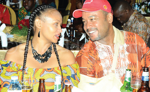 Arthur Blick n’owewuwe nga banyumirwa omukwano. Baasangiddwa ku Imperial Hotel. Arthur Blick n’owewuwe nga banyumirwa omukwano. Baasangiddwa ku Imperial Hotel.