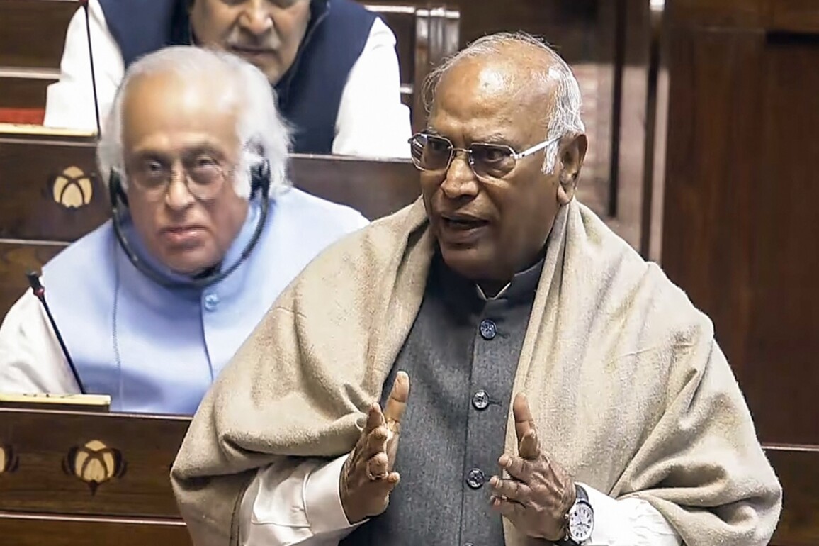 "His unparalleled love and devotion to motherland... continue to inspire us": Mallikarjun Kharge pays tribute to Netaji on his birth anniversary