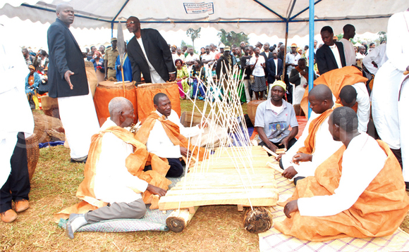 Amadinda ne mu Lubiri gaabangayo Amadinda ne mu Lubiri gaabangayo