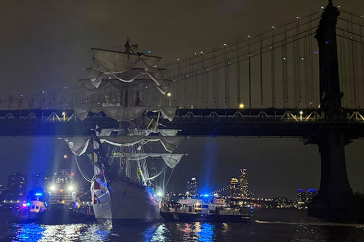 US: 2 dead, 19 injured after Mexican Navy training ship crashes into Brooklyn Bridge