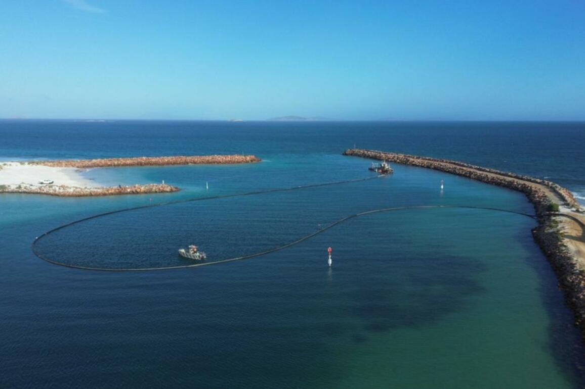 New pipeline being used for first time in Esperance boat harbour dredging