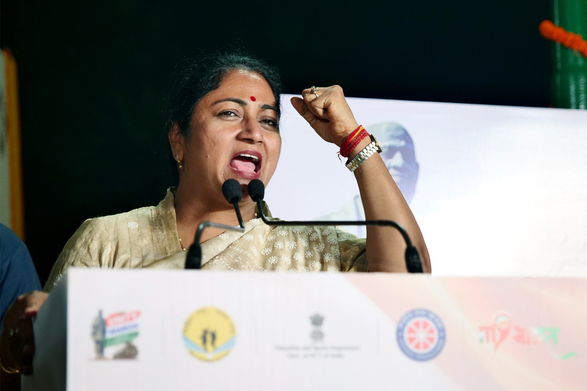 Delhi CM encourages use of public transport, carpooling amid 'very poor' AQI