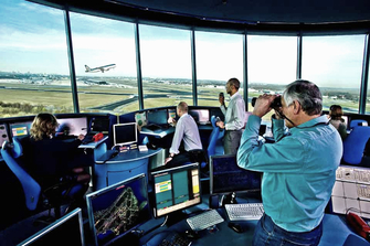 US offers incentives to boost air traffic hiring, retention