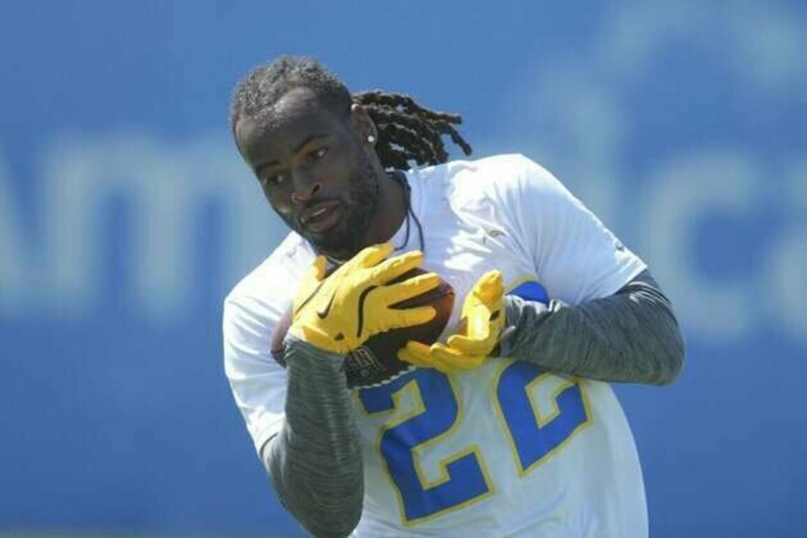 Chargers elevate RB Najee Harris (eye) from non-football injury list
